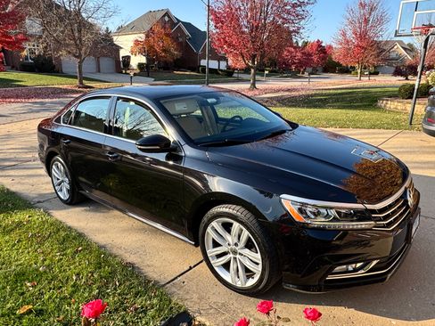 Used 2018 Volkswagen Passat 2.0T SE image 1