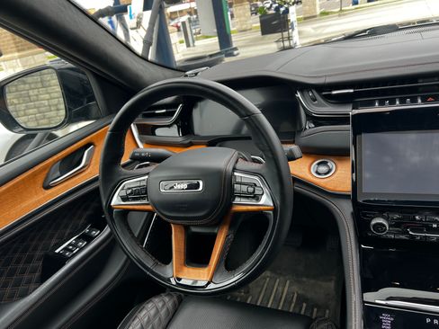 Used 2022 Jeep Grand Cherokee Summit AWD/4WD image 6