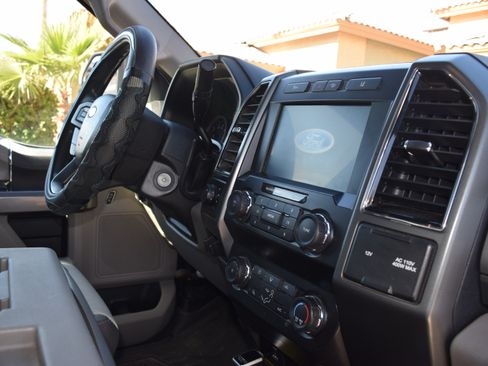Used 2020 Ford F250 XLT w/ FX4 Off-Road Package image 17