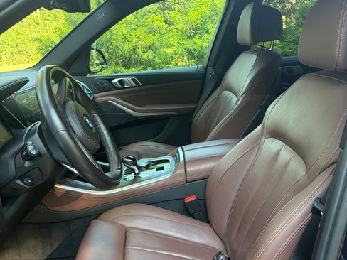 Used 2022 BMW X5 xDrive40i w/ M Sport Package AWD/4WD image 4