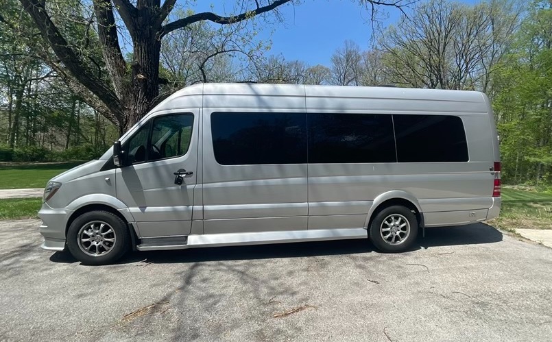 Used 2017 Mercedes-Benz Sprinter 2500 image 1