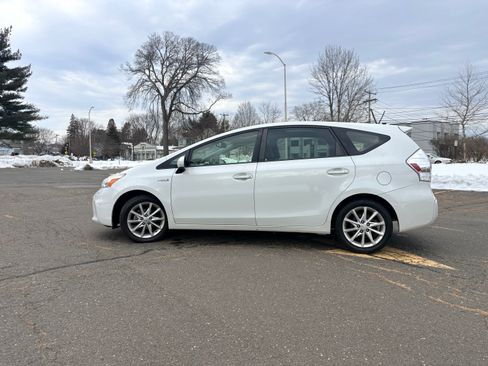 Used 2013 Toyota Prius V Five image 6