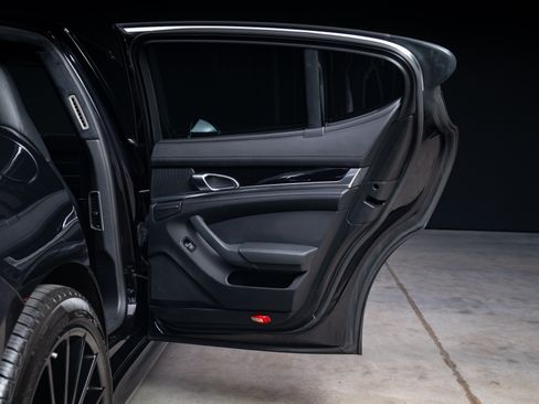 Used 2010 Porsche Panamera 4S image 16