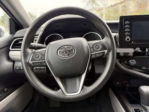 Used 2022 Toyota Camry LE image 20