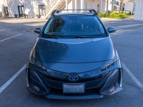 Used 2021 Toyota Prius Prime LE image 2