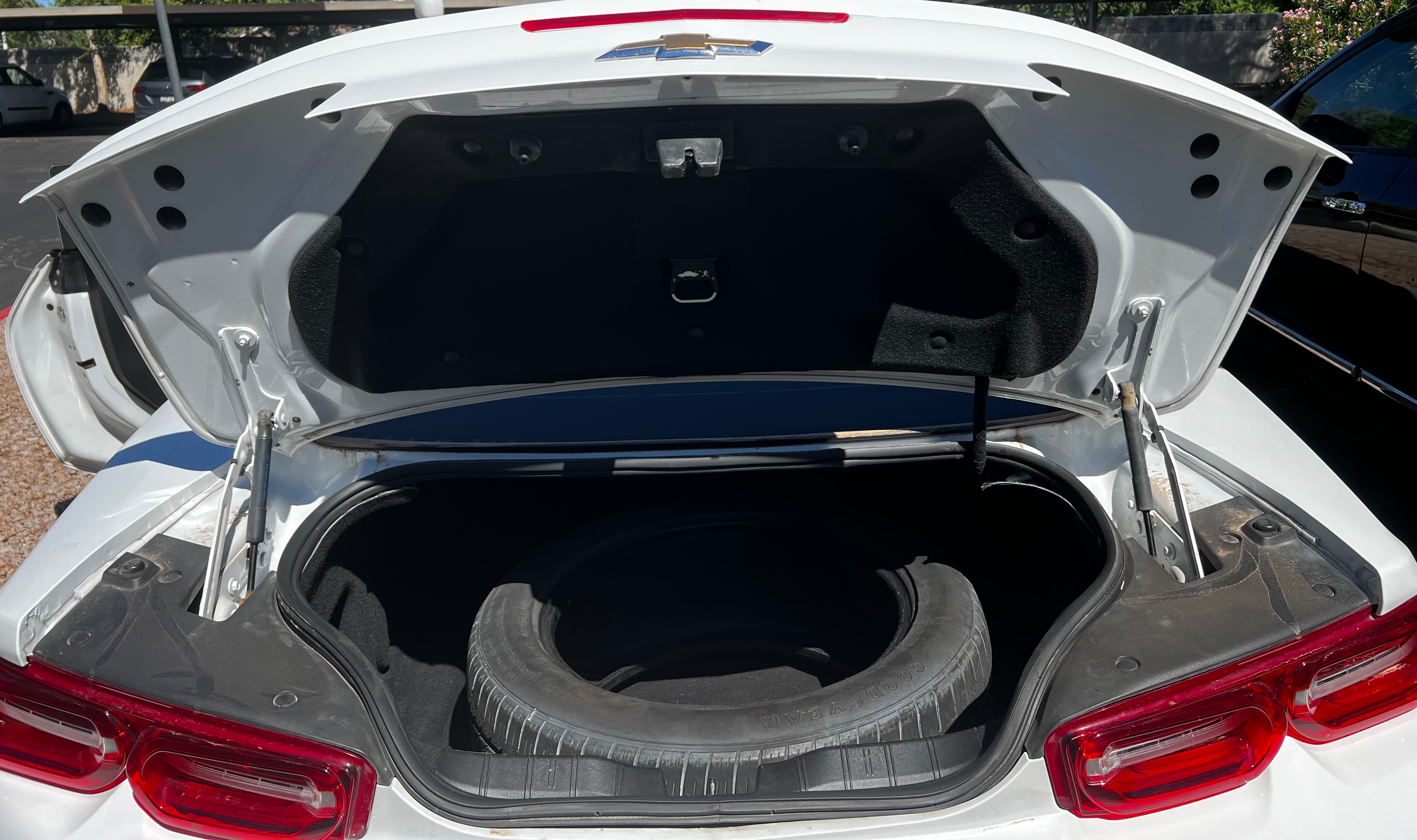 Used 2020 Chevrolet Camaro LS RWD image 11