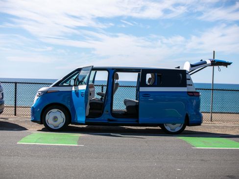 Used 2025 Volkswagen ID. Buzz 1st Edition image 2