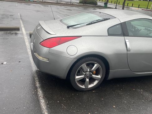 Used 2005 Nissan 350Z 35th Anniversary Edition w/ (N93) Cargo Convenience Pkg image 10