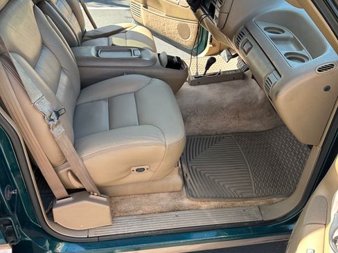 Used 1995 Chevrolet Suburban 4WD image 9