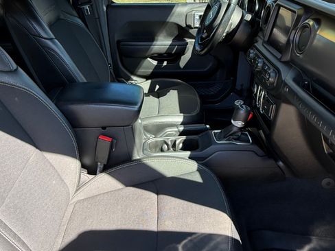 Used 2021 Jeep Wrangler Unlimited Sport image 13