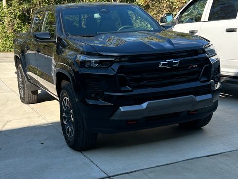 Used 2023 Chevrolet Colorado Z71 w/ Z71 Convenience Package 2 image 4