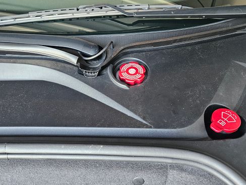 Used 2021 Chevrolet Corvette Stingray Premium Cpe w/ Z51 Performance Package image 32