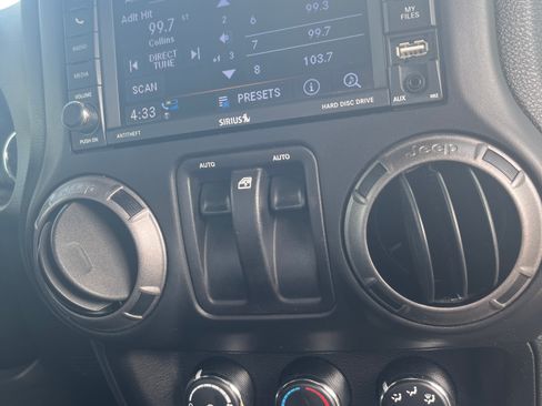 Used 2018 Jeep Wrangler Sport AWD/4WD image 15