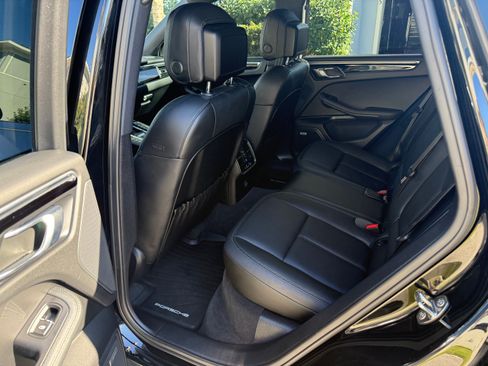 Used 2019 Porsche Macan S image 9