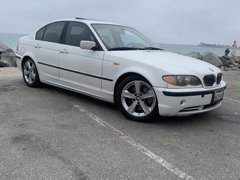 Used 2004 BMW 330i Sedan image 1