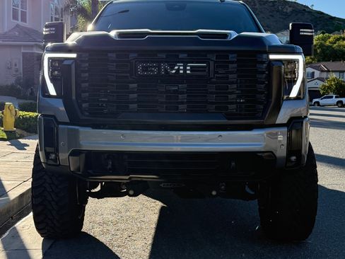 Used 2024 GMC Sierra 2500 Denali w/ Denali Reserve Package image 2