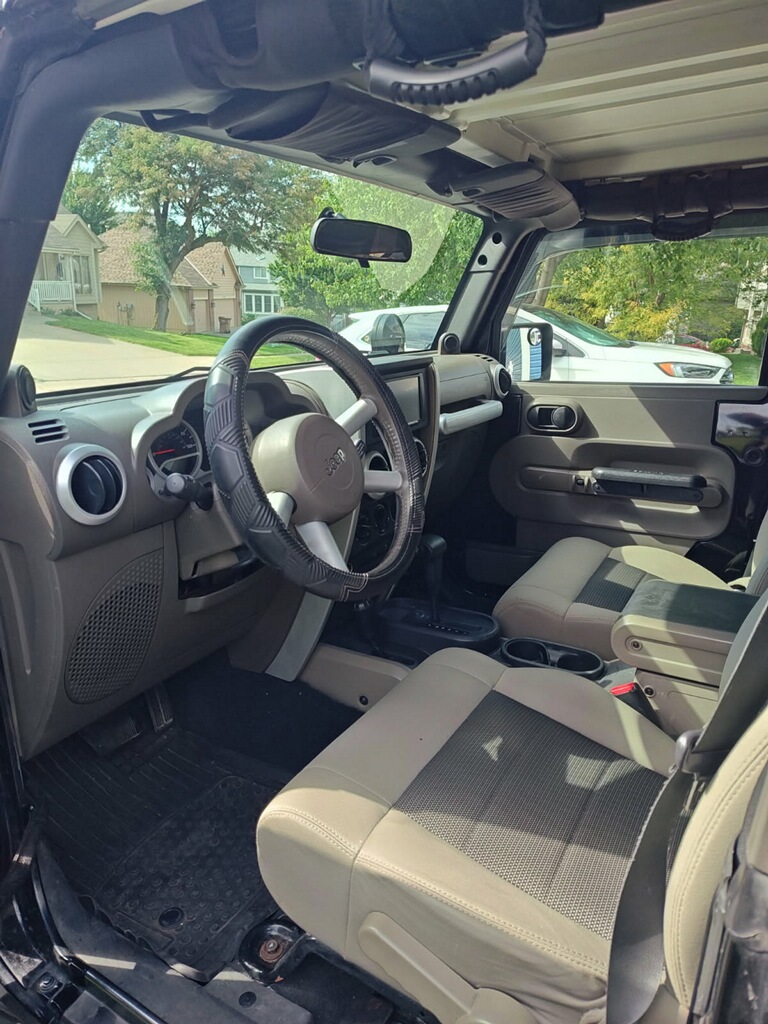 Used 2010 Jeep Wrangler Sahara w/ Dual Top Group AWD/4WD image 5