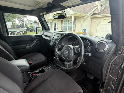 Used 2014 Jeep Wrangler Unlimited Sport AWD/4WD image 6