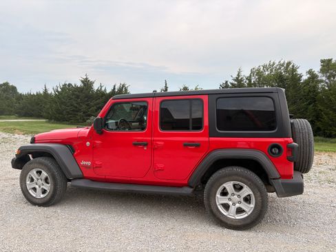 Used 2019 Jeep Wrangler Unlimited Sport S AWD/4WD image 2