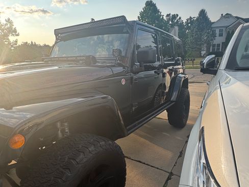 Used 2015 Jeep Wrangler Unlimited Rubicon AWD/4WD image 4