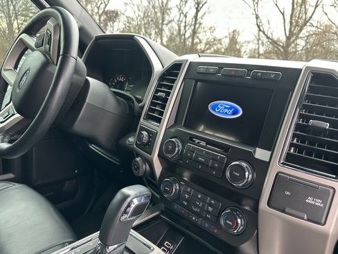 Used 2020 Ford F150 Lariat image 9