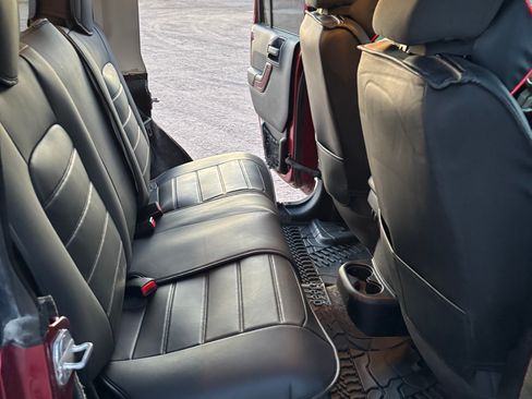 Used 2011 Jeep Wrangler Unlimited Rubicon w/ Connectivity Group image 13