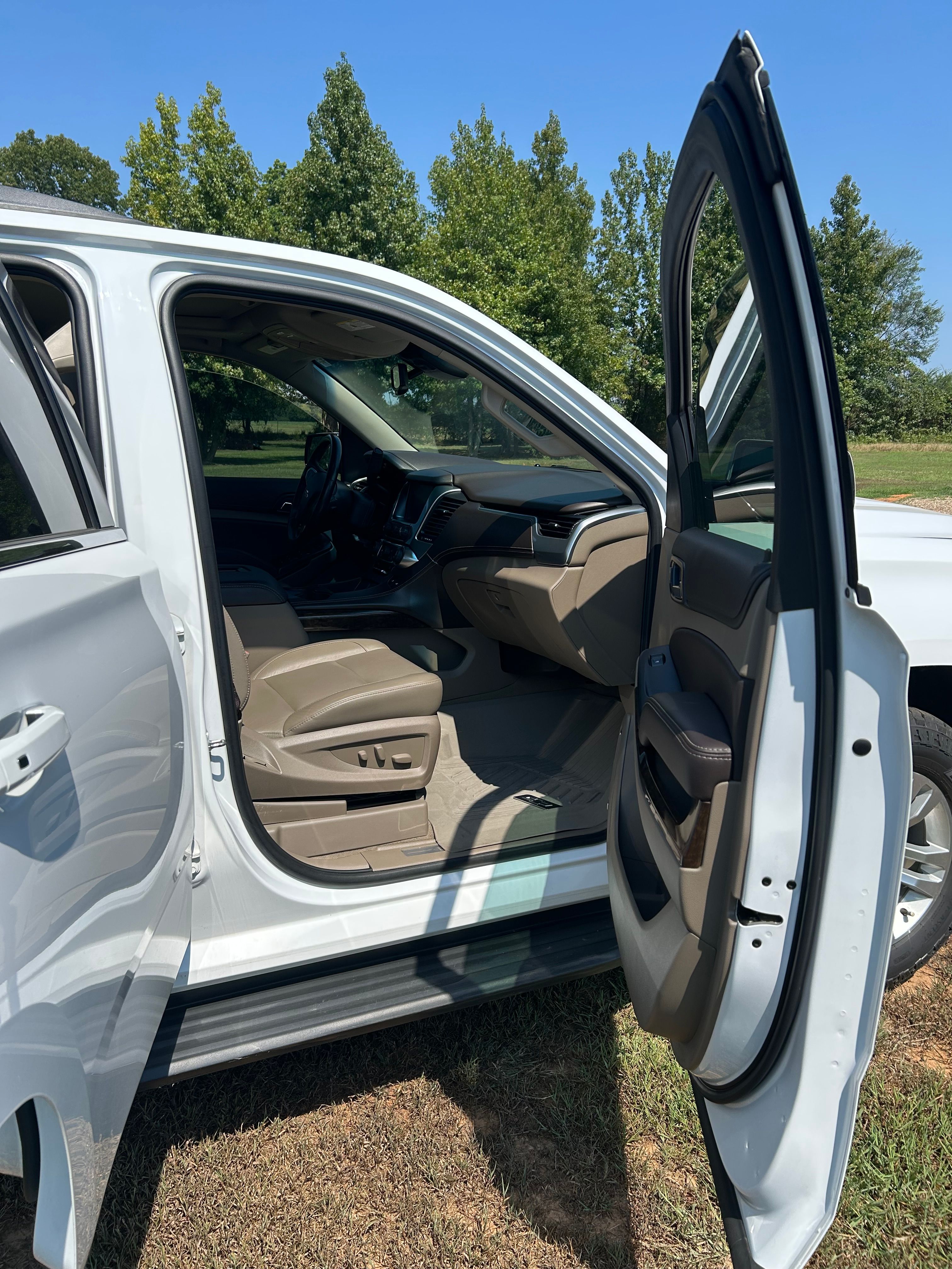 Used 2020 Chevrolet Tahoe LT w/ Luxury Package AWD/4WD image 10