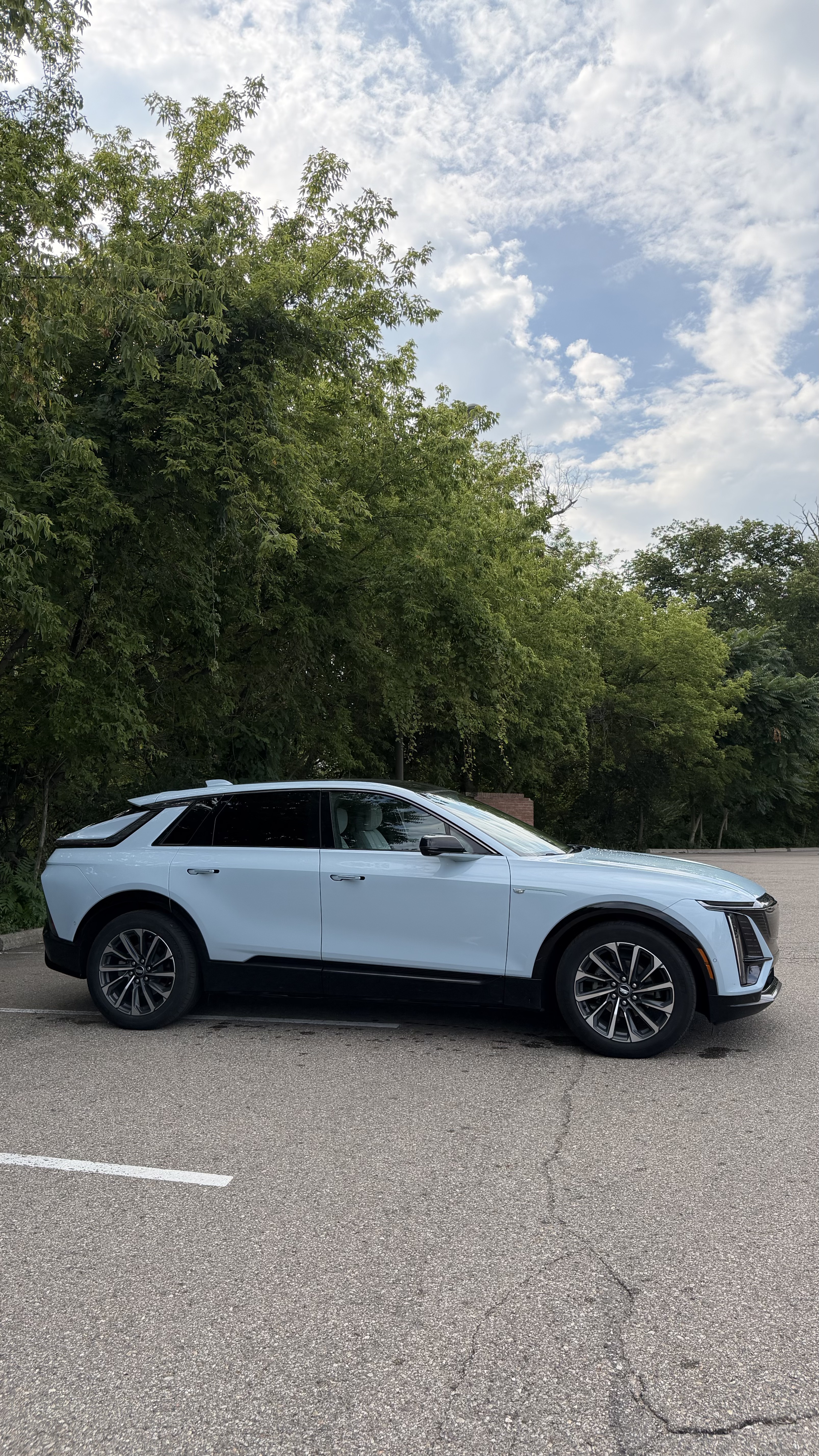 Used 2024 Cadillac Lyriq Sport AWD/4WD image 2