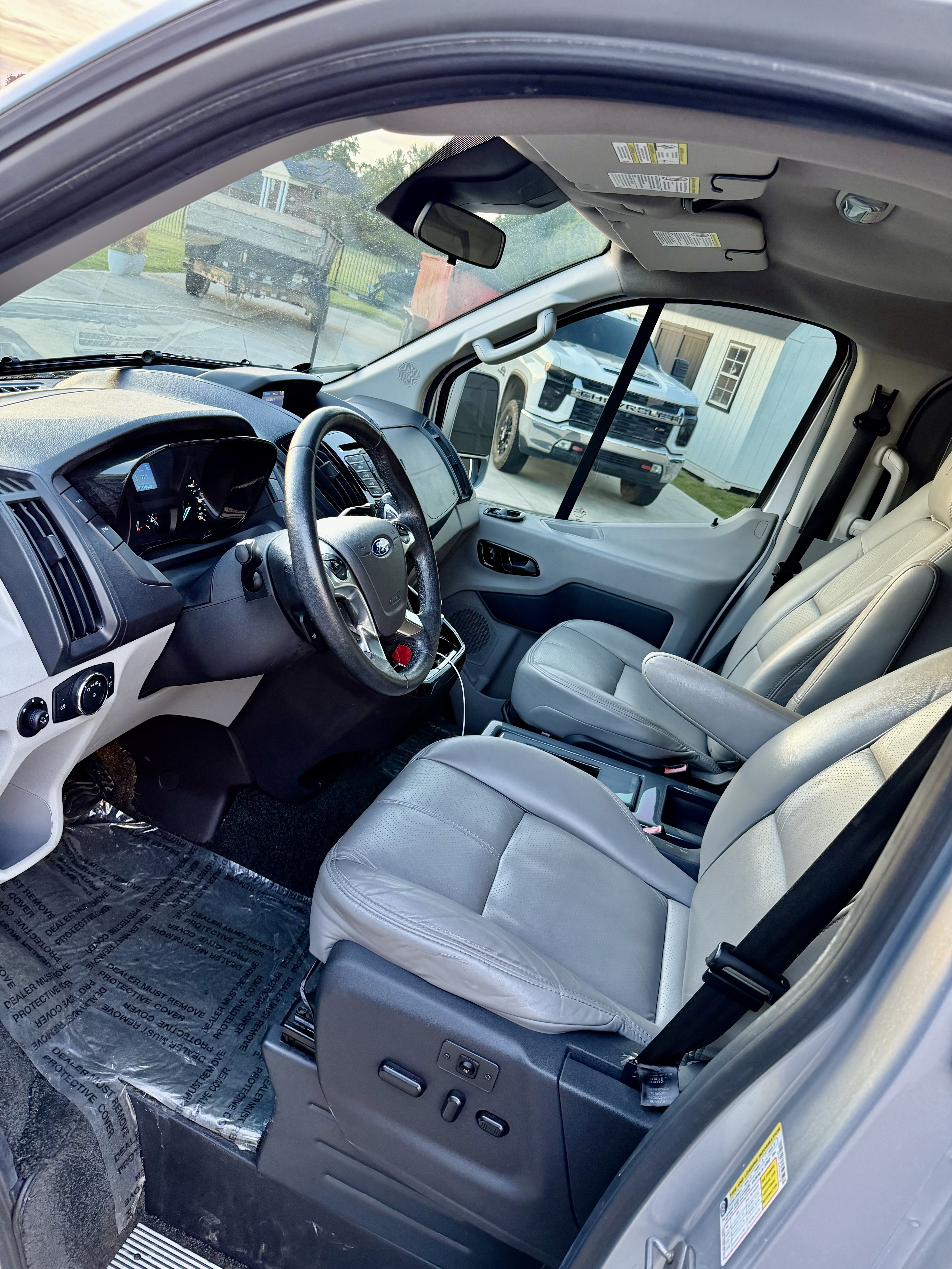 Used 2015 Ford Transit 150 130 Low Roof w/ Exterior Upgrade Package RWD image 9