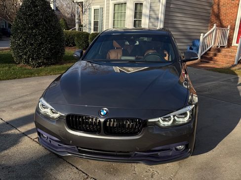 Used 2018 BMW 330e w/ Premium Package image 2