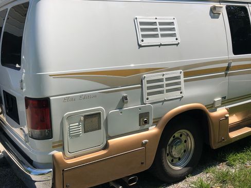 Used 2006 Ford E-350 and Econoline 350 Extended Super Duty RWD image 1