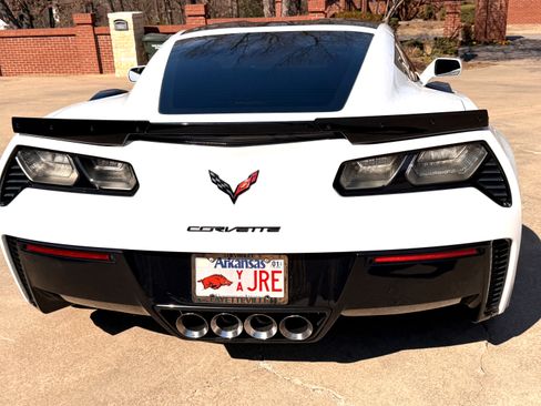 Used 2015 Chevrolet Corvette Z06 w/ 3LZ Preferred Equipment Group image 8