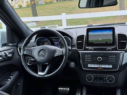 Used 2019 Mercedes-Benz GLE 400 400 4MATIC Sport Utility 4D image 4