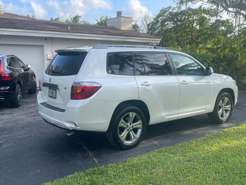 Used 2009 Toyota Highlander Sport FWD image 2