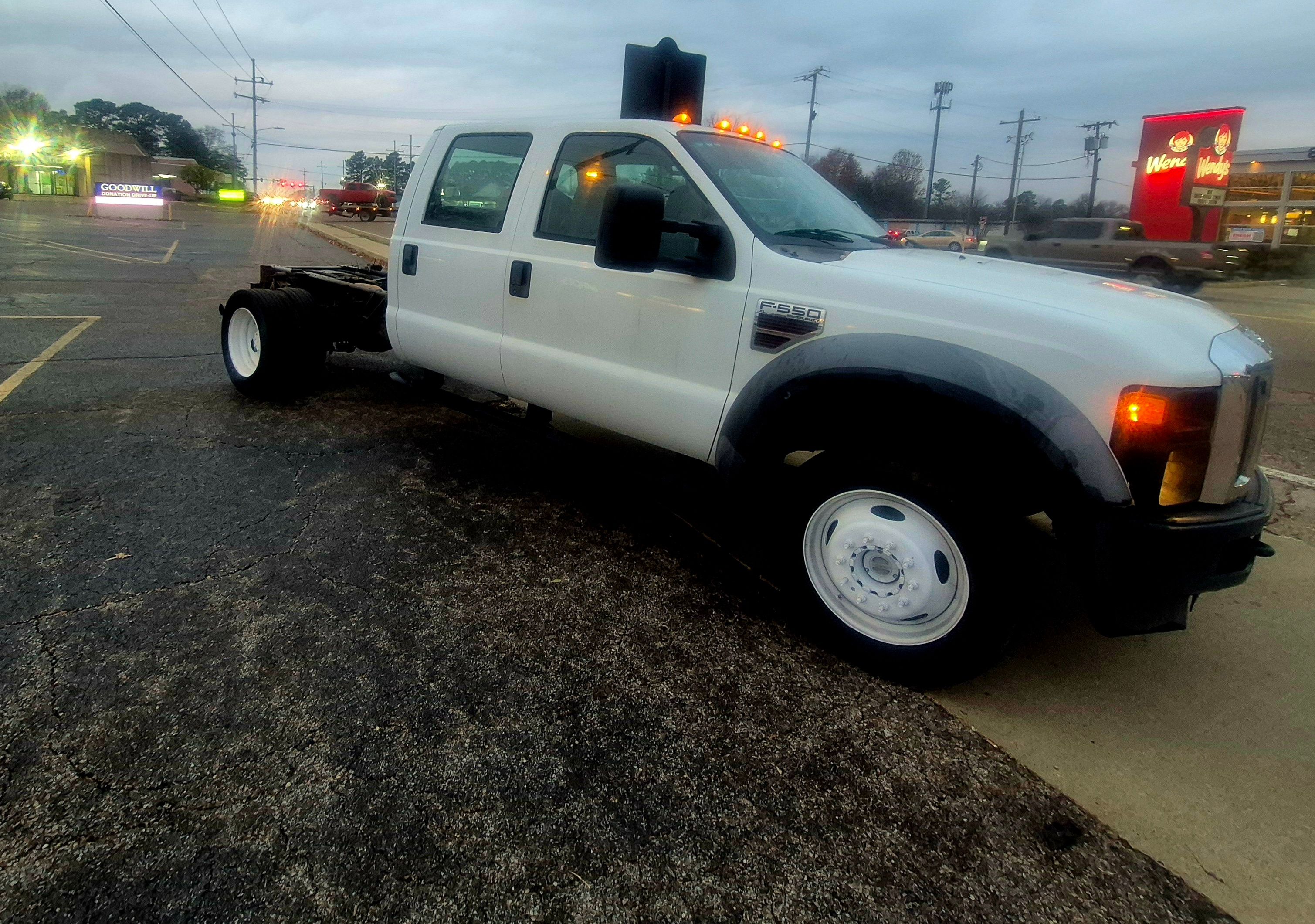 Used 2009 Ford F550 4x4 Crew Cab Super Duty image 2