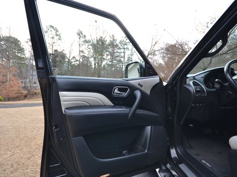 Used 2019 INFINITI QX80 Limited w/ All-Season Package image 18