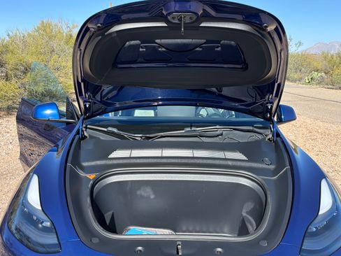 Used 2022 Tesla Model Y Long Range image 12