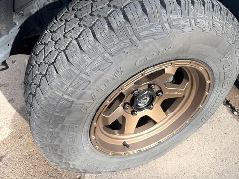 Used 2024 Toyota Tacoma TRD Off-Road image 8