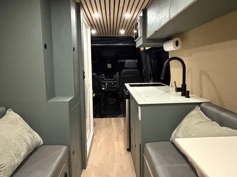 Used 2024 Mercedes-Benz Sprinter 2500 image 27