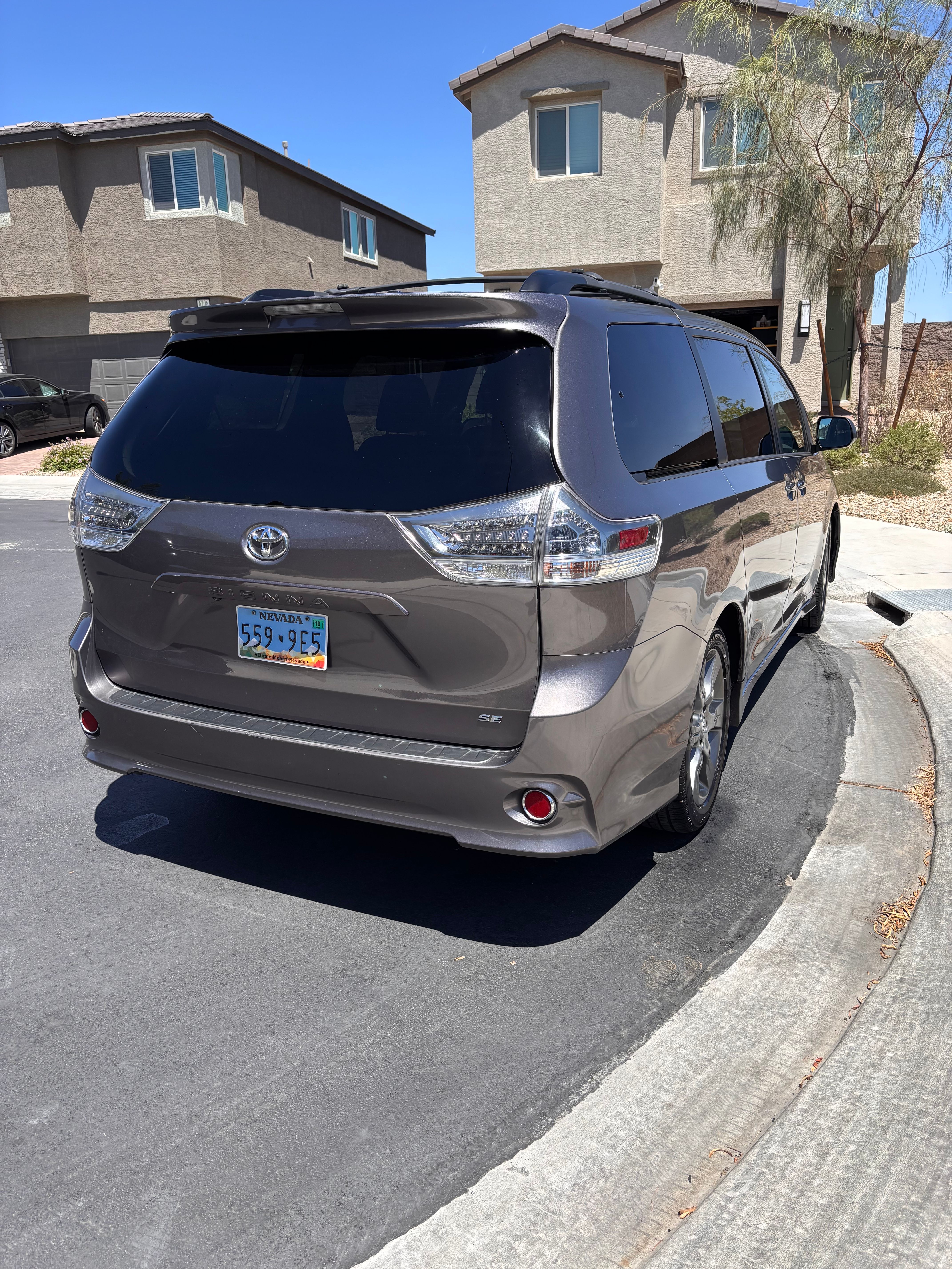 Used 2015 Toyota Sienna SE w/ SE Preferred Package FWD image 5