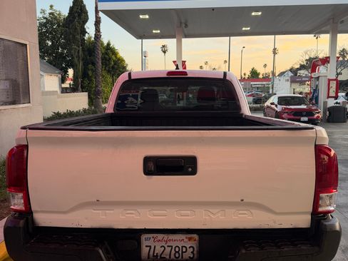 Used 2022 Toyota Tacoma SR image 5