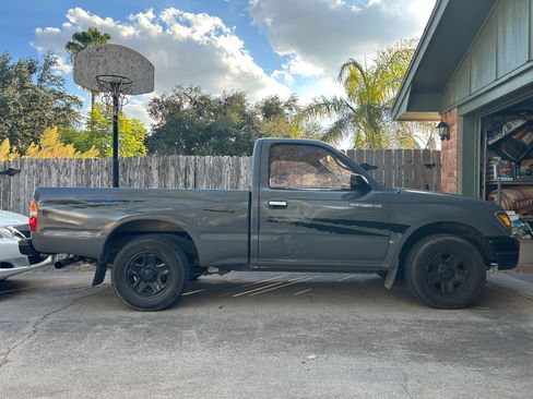 Used 2002 Toyota Tacoma 2WD Regular Cab image 1