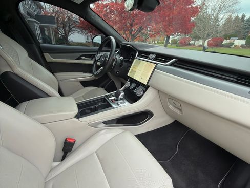 Used 2021 Jaguar F-PACE SVR image 8