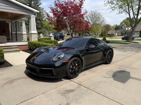 Used 2022 Porsche 911 Carrera 4 AWD/4WD image 4