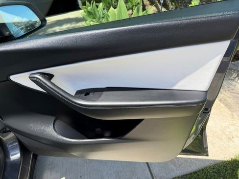 Used 2022 Tesla Model Y Performance AWD/4WD image 13