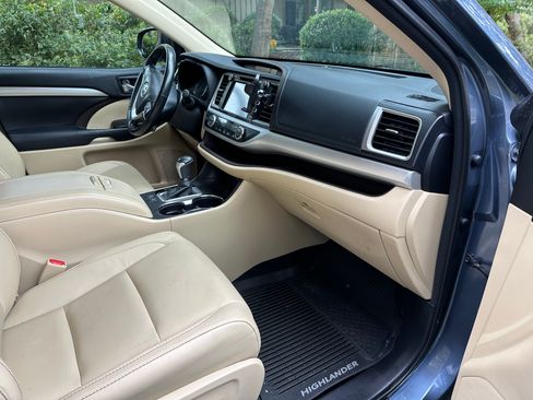 Used 2017 Toyota Highlander XLE image 13
