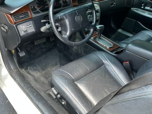 Used 2001 Cadillac Eldorado Touring FWD image 8
