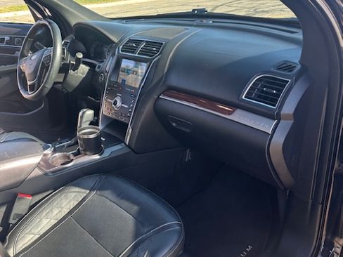 Used 2019 Ford Explorer Platinum image 15