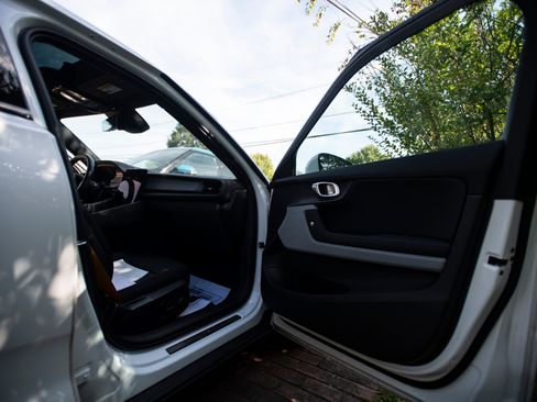 Used 2022 Polestar Polestar 2 w/ Performance Package image 13