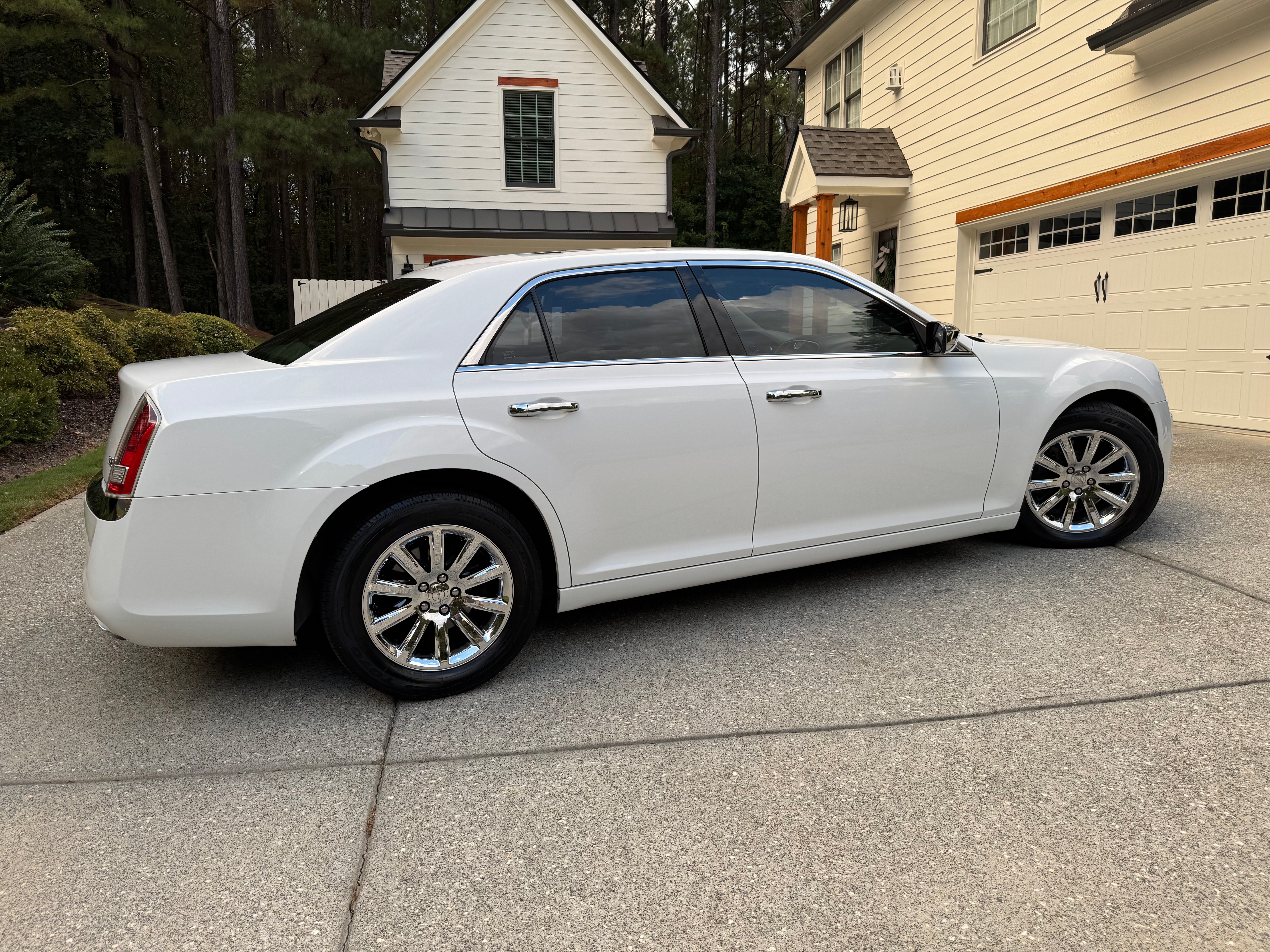 Used 2013 Chrysler 300 C RWD image 8